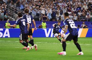 完美！30岁洛塞尔索世界杯首秀任意球斩首球，18年未出场22年伤缺