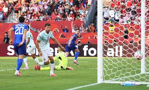 在4届世界杯既有进球又有助攻，佩里西奇是梅西后第二人