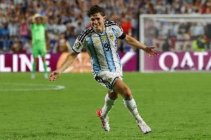 世体：小蜘蛛原本要被换下，但帕雷德斯伤退让他留下并打进世界波